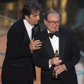 Al Pacino junto a Sidney Lumet cuando le entregaba el Oscar honorario en 2005